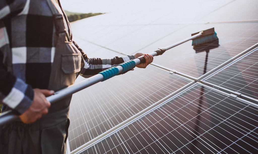 Limpeza dos painéis solares - Manutenção preventiva em energia solar