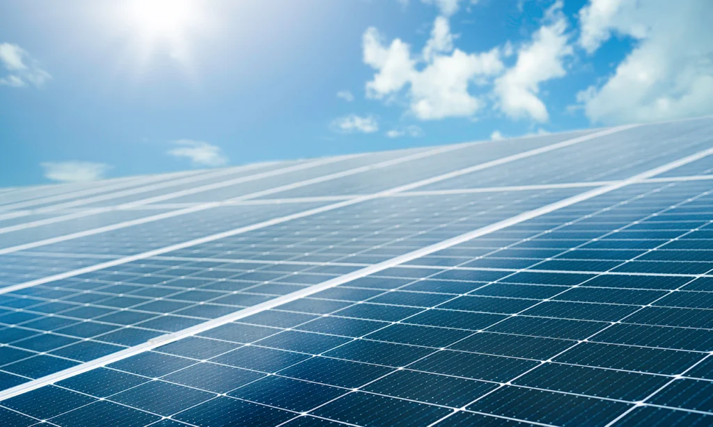 Sistema fotovoltaico gerando energia limpa instalado pela melhor empresa de energia solar